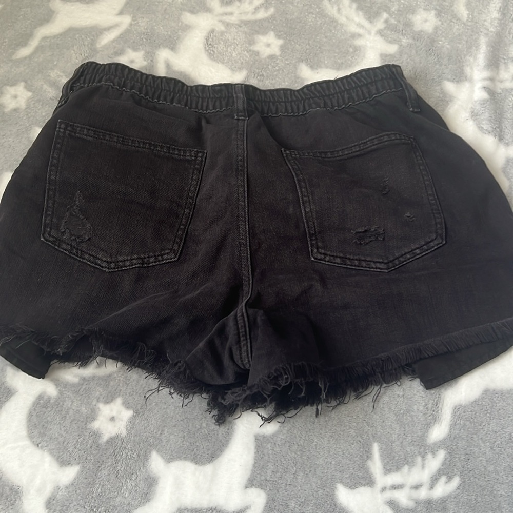 Shorts - Picture 2 of 8